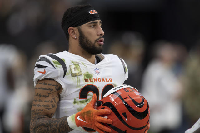 Cincinnati Bengals debut new all-white helmets