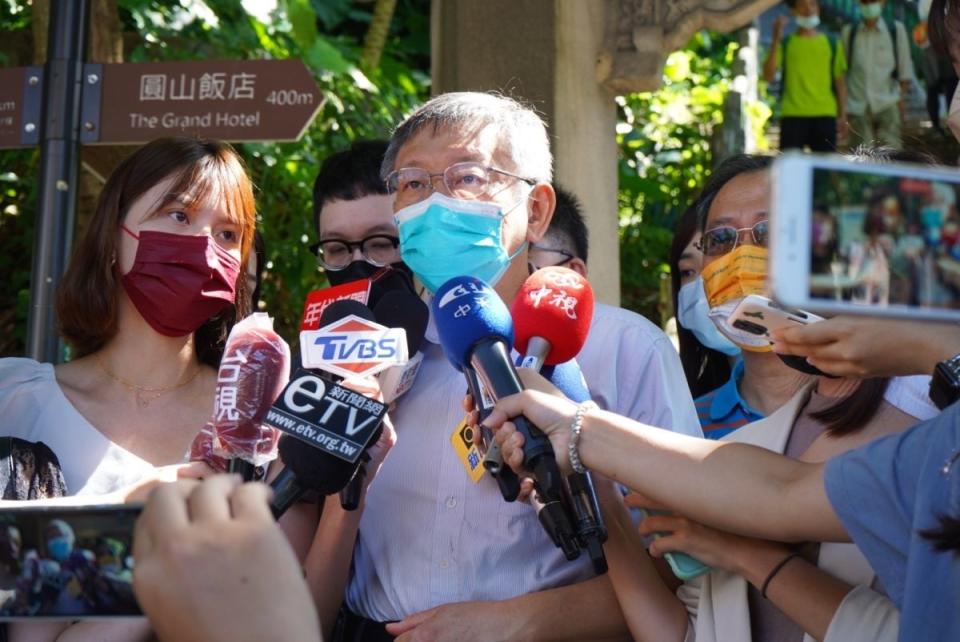 ▲台北市長柯文哲被問及高雄大火時表示，應先處理救災傷亡，咎責擺最後。（圖／民眾黨提供）