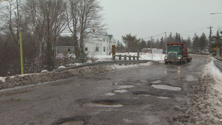 Rural Nova Scotia road in such bad shape it could delay gold mine work