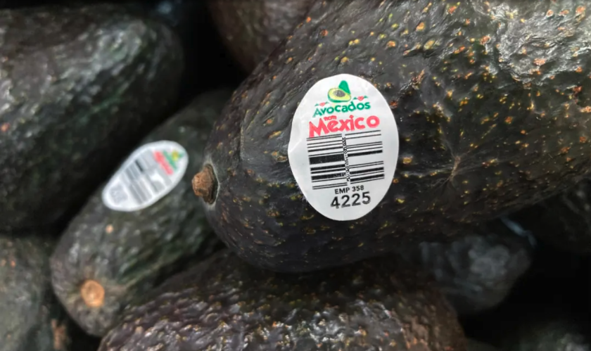 ARCHIVO – Aguacates de México se ponen a la venta en una tienda en Lyndhurst,