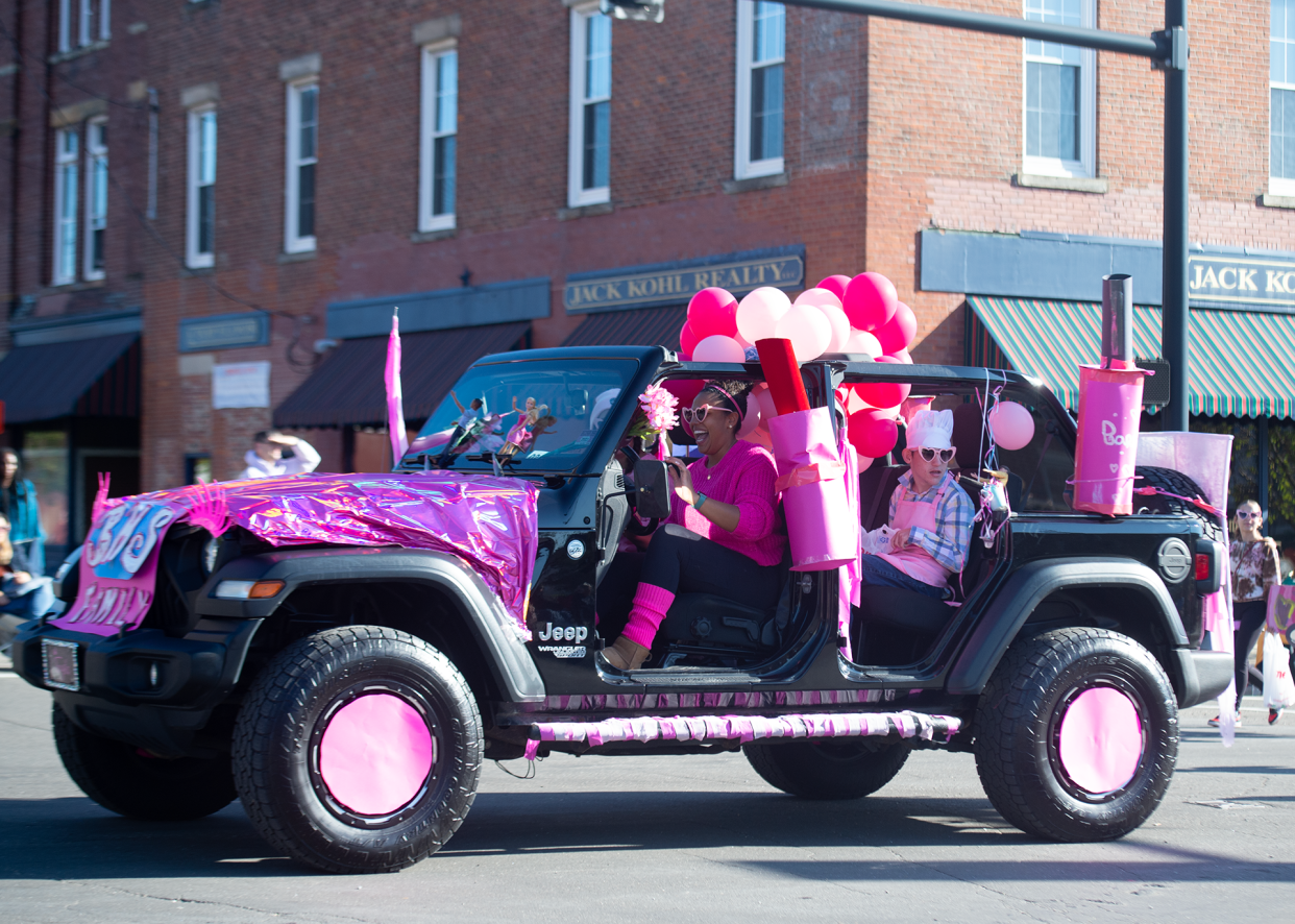 Brown Middle School staff and students had a blast with their Barbie-theme Jeep in the 2023 Balloon A-Fair Grand Parade in Ravenna.