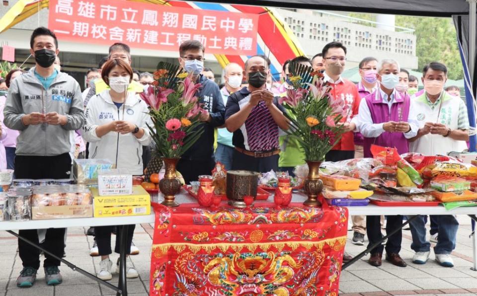 鳳翔國中第二期校舍動土，提供師生舒適與安全的學習環境。　（記者王正平攝）