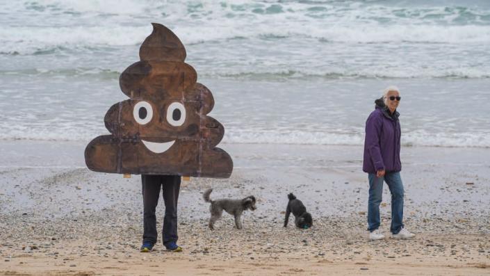 Protests are called attention to the problem of sewage on England's beaches