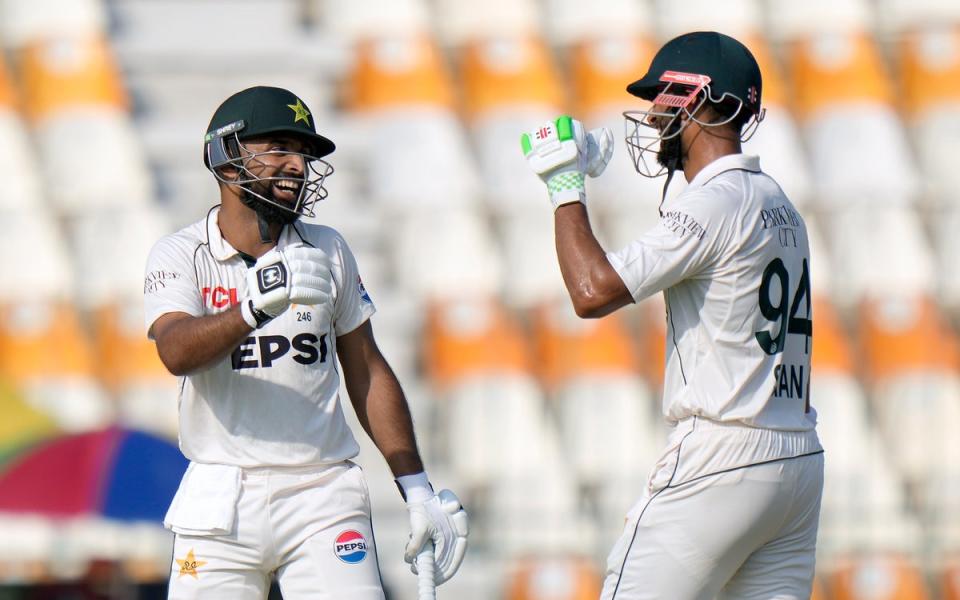 Stand: Shan Masood and Abdullah Shafique’s partnership of 253 frustrated England in scorching Multan (AP)