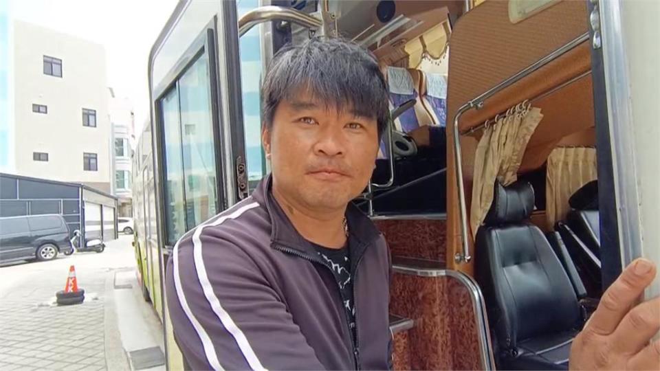 無人遊覽車滑行險撞租車行　澎湖男勇猛肉身擋車