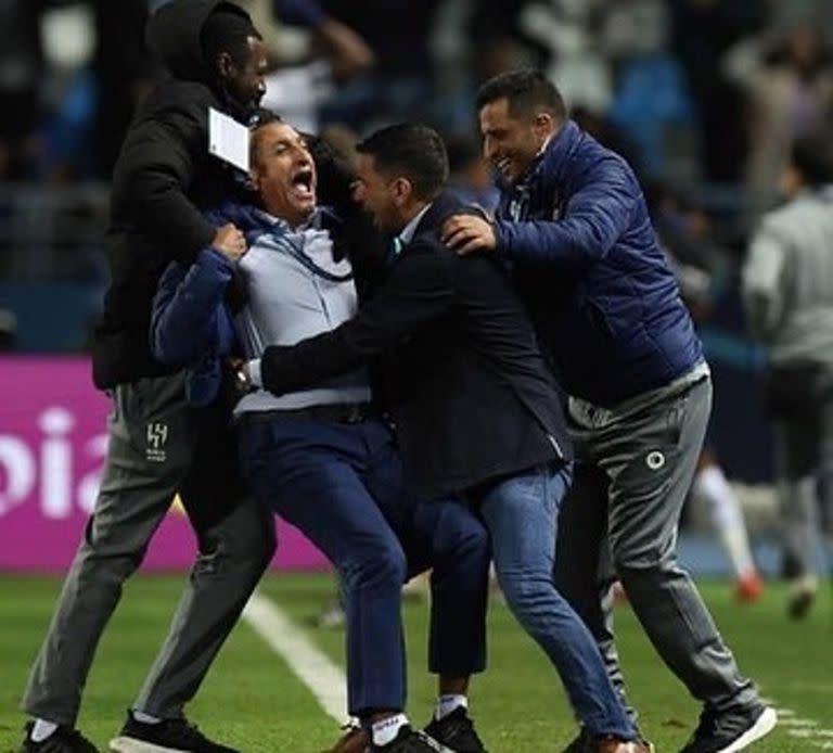 El momento del festejo de Ramón Díaz tras la clasificación de Al-Hilal a la final del Mundial 