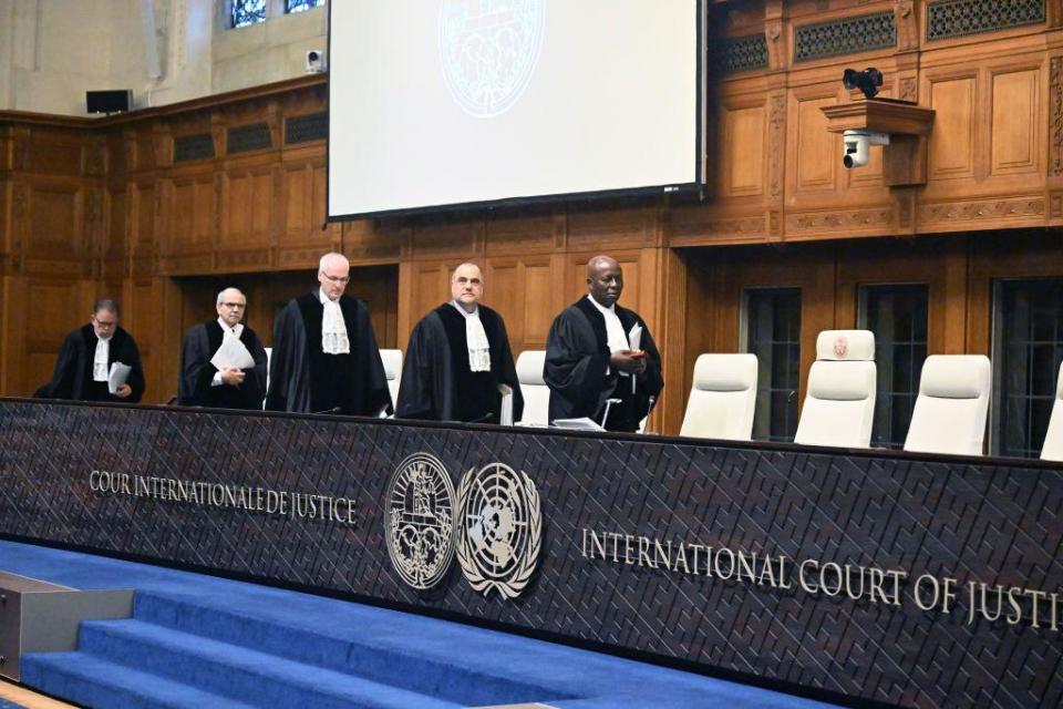 Miembros de la CIJ en una audiencia