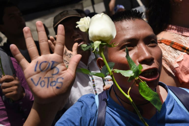 People rally outside the congress demanding the resignation of Guatemalan President Otto Perez in Guatemala City on September 1, 2015