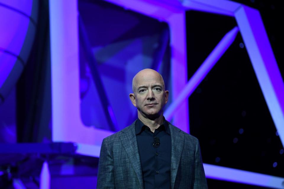 Jeff Bezos perdió 7 mil millones de dólares de su riqueza sobre el papel de la noche a la mañana, y más de 18 mil millones de dólares en el último mes.