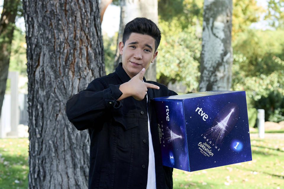 MADRID, ESPAÑA - 18 DE OCTUBRE: El cantante Levi Díaz posa para los fotógrafos durante su presentación como representante de España para Eurovisión 2022 en los estudios Prado del Rey el 18 de octubre de 2021 en Madrid, España. (Foto de Carlos Álvarez/Getty Images)