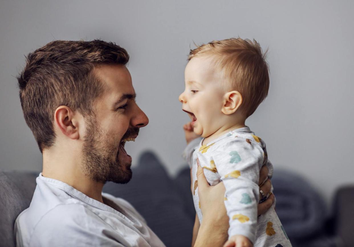 <a href="https://www.shutterstock.com/es/image-photo/caring-father-holding-his-only-beloved-1648010488" rel="nofollow noopener" target="_blank" data-ylk="slk:Dusan Petkovic/Shutterstock;elm:context_link;itc:0;sec:content-canvas" class="link ">Dusan Petkovic/Shutterstock</a>