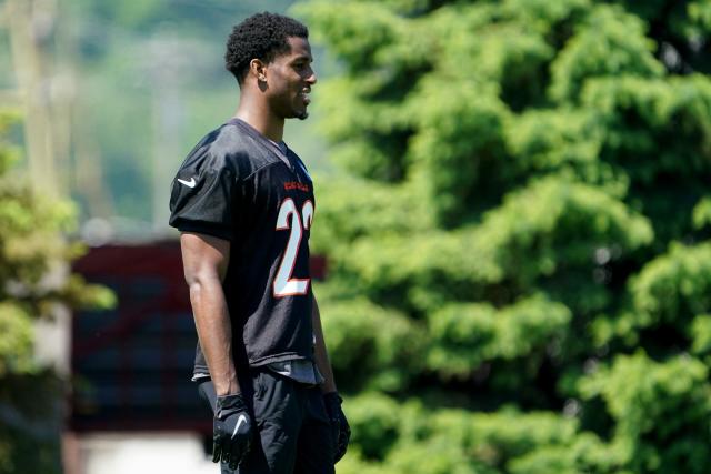 Watch: Bengals rookie Dax Hill covering Ja'Marr Chase in practice