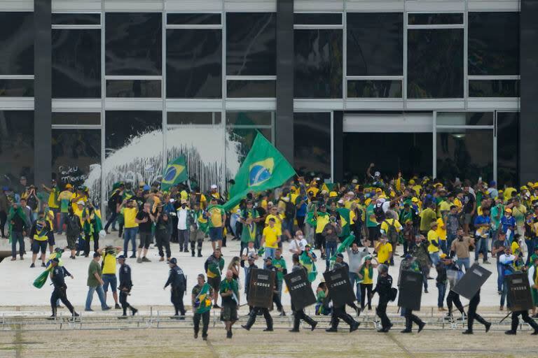 El asalto a los edificios de gobierno en Brasilia el 8 de enero de 2023