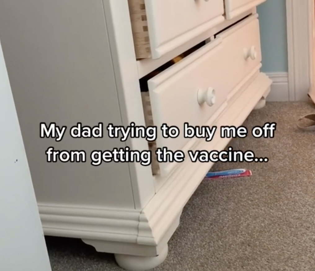 <p>A Kentucky teen records her father as he offers her $2,000 not to get vaccinated for Covid-19</p> (TikTok/@appaloosauce)