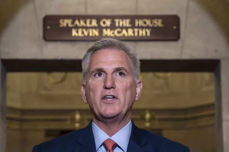 El presidente de la Cámara de Representantes, el republicano Kevin McCarthy, habla en el Capitolio, Washington, 12 de setiembre de 2023. (AP Foto/J. Scott Applewhite)