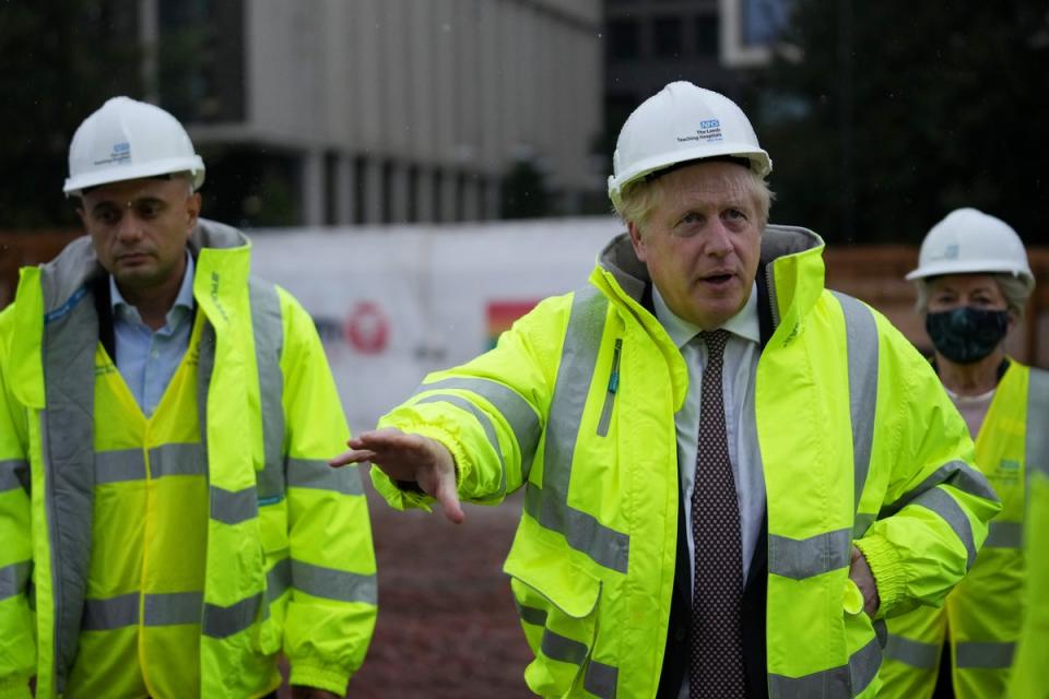 Prime Minister Boris Johnson (2nd R) and Health Secretary Sajid Javid visit the construction site of the new Children’s Hospital at Leeds General Infirmary on October 2, 2021 (Getty Images)