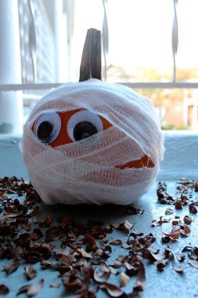 A few goggly eyes and a roll of bandage and you have yourself a no-hassle epic mummy approved pumpkin.