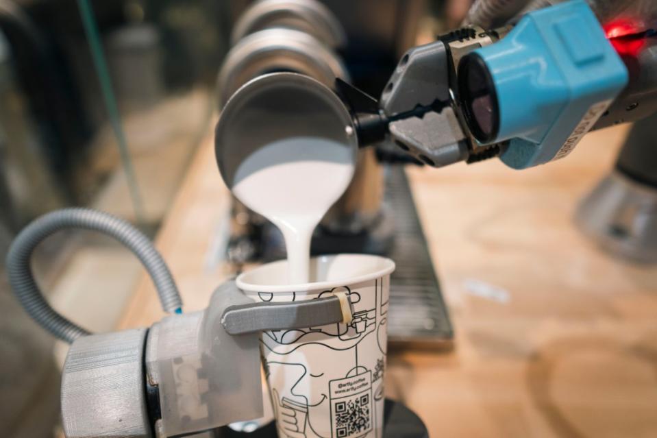 Customers love Jarvis, the robot barista at Muji in Hudson Yards. Stefano Giovannini for N.Y.Post