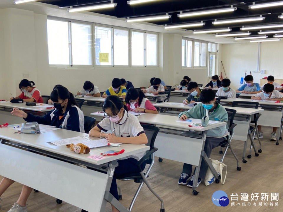 台中市公私立各國中推薦1名學生，共計86位學生參賽，卯足全力爭取佳績。