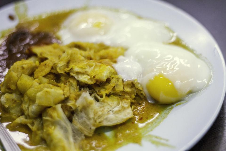 3. Roti Prata With Half Boiled Egg