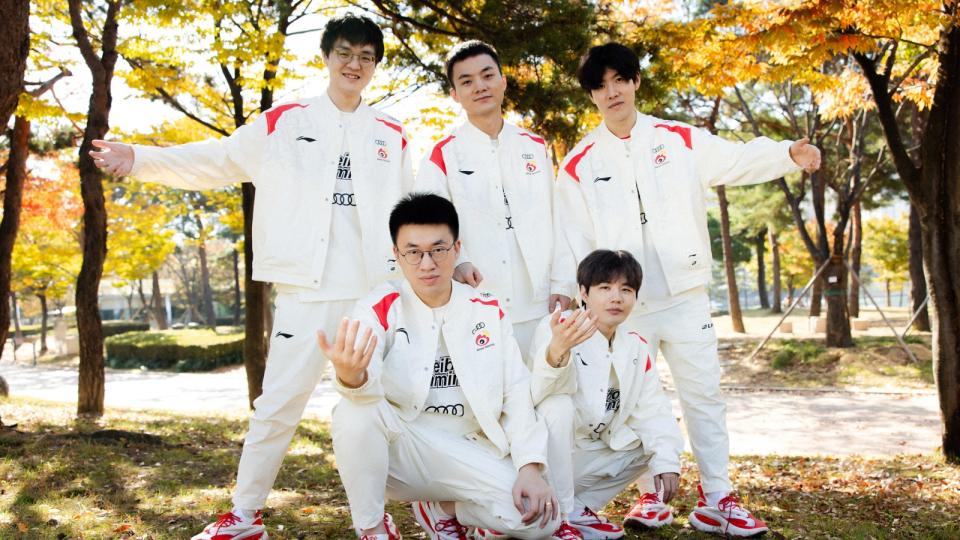 Weibo Gaming is the consistent underdog, although they have repeatedly shut down their doubters throughout Worlds. The true test would be their match against fellow LPL team BLG. (Photo: Riot Games)