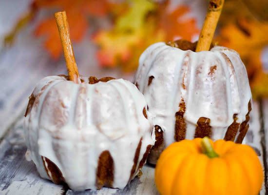 <strong>Get the <a href="http://sweetcsdesigns.com/archives/6033">Pumpkin Bread Mini Pumpkins recipe</a> from Sweet C's Design</strong>