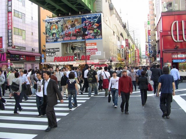 日本政府25日表示，將對長住國內的外國人實施稅收減免等政策。圖為東京街頭。（photo by pxhere）