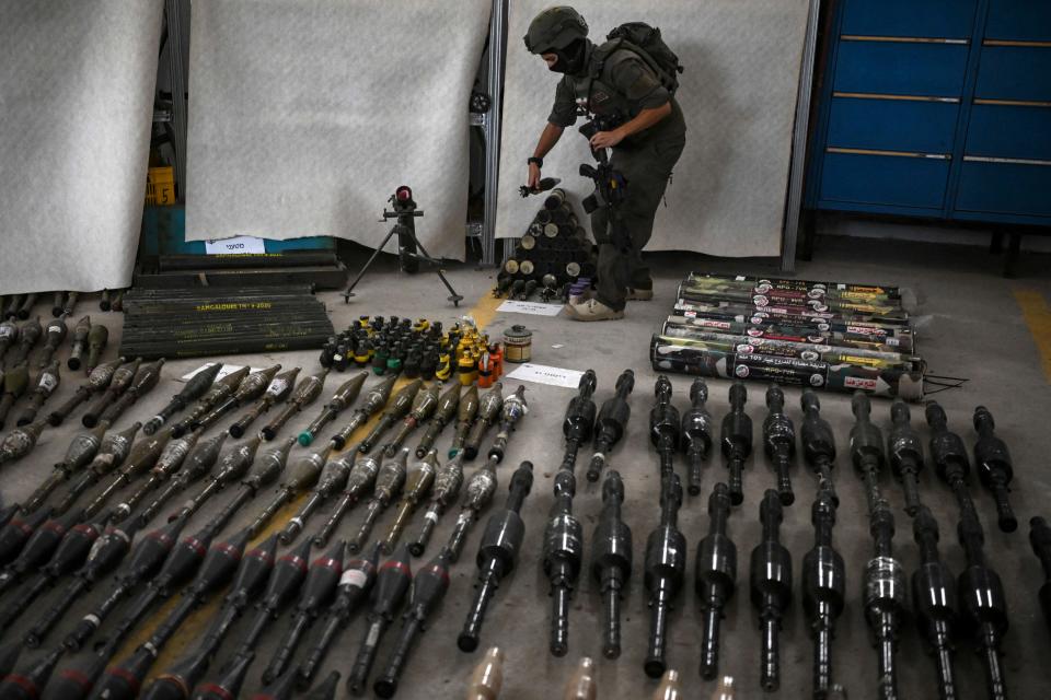 法新社報導，以色列軍方26日表示，哈瑪斯（Hamas）本月7日發動攻擊使用的武器，部分是由伊朗或北韓製造。（Photo by ARIS MESSINIS/AFP/Getty Images）