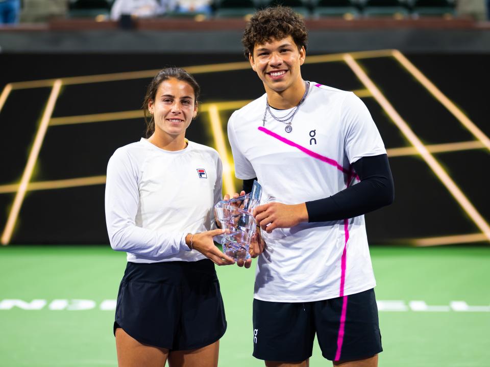 Emma Navarro and Ben Shelton posed with their trophy after winning the Eisenhower Cup on day three of the BNP Paribas Open 2024.