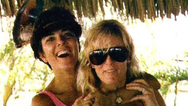 (L) Kris Jenner and Nicole Brown Simpson