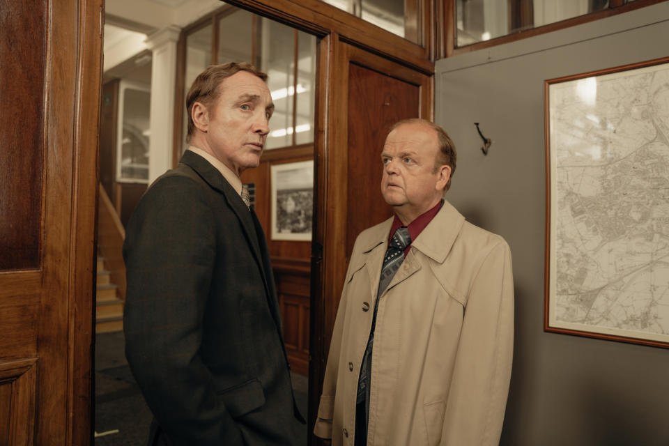 Toby Jones plays DCS Dennis Hoban in The Long Shadow episode 2