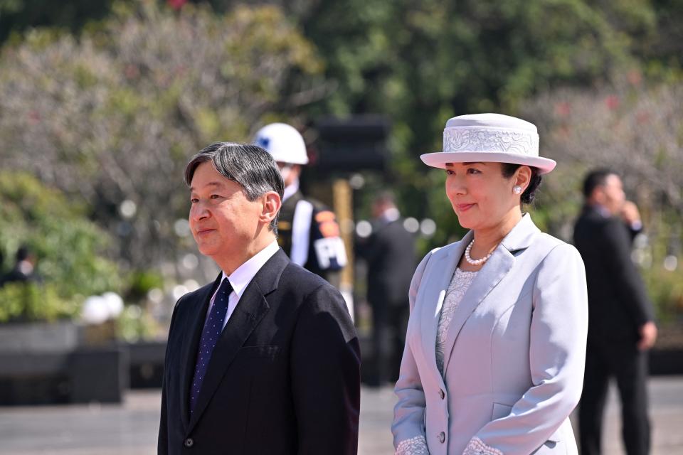 日本德仁天皇與雅子皇后相隔21年一同踏上國是訪問之旅。（路透社）