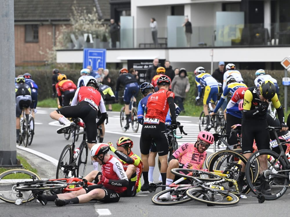 Schwere Stürze sind im Radsport an der Tagesordnung (IMAGO/Nico Vereecken)