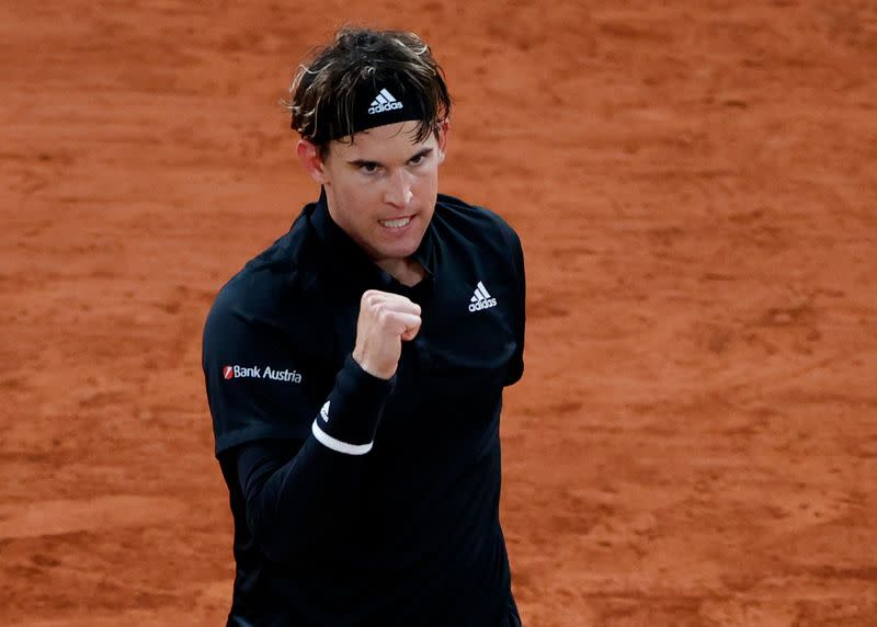 Foto del lunes de Dominic Thiem celebrando tras ganar su partido de primera ronda del Abierto de Francia ante Marin Cilic