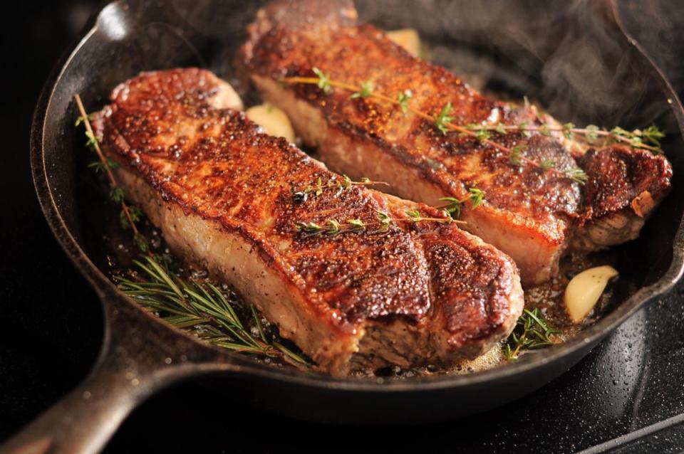 Make sure the pan is hot before placing the steak (Stock)