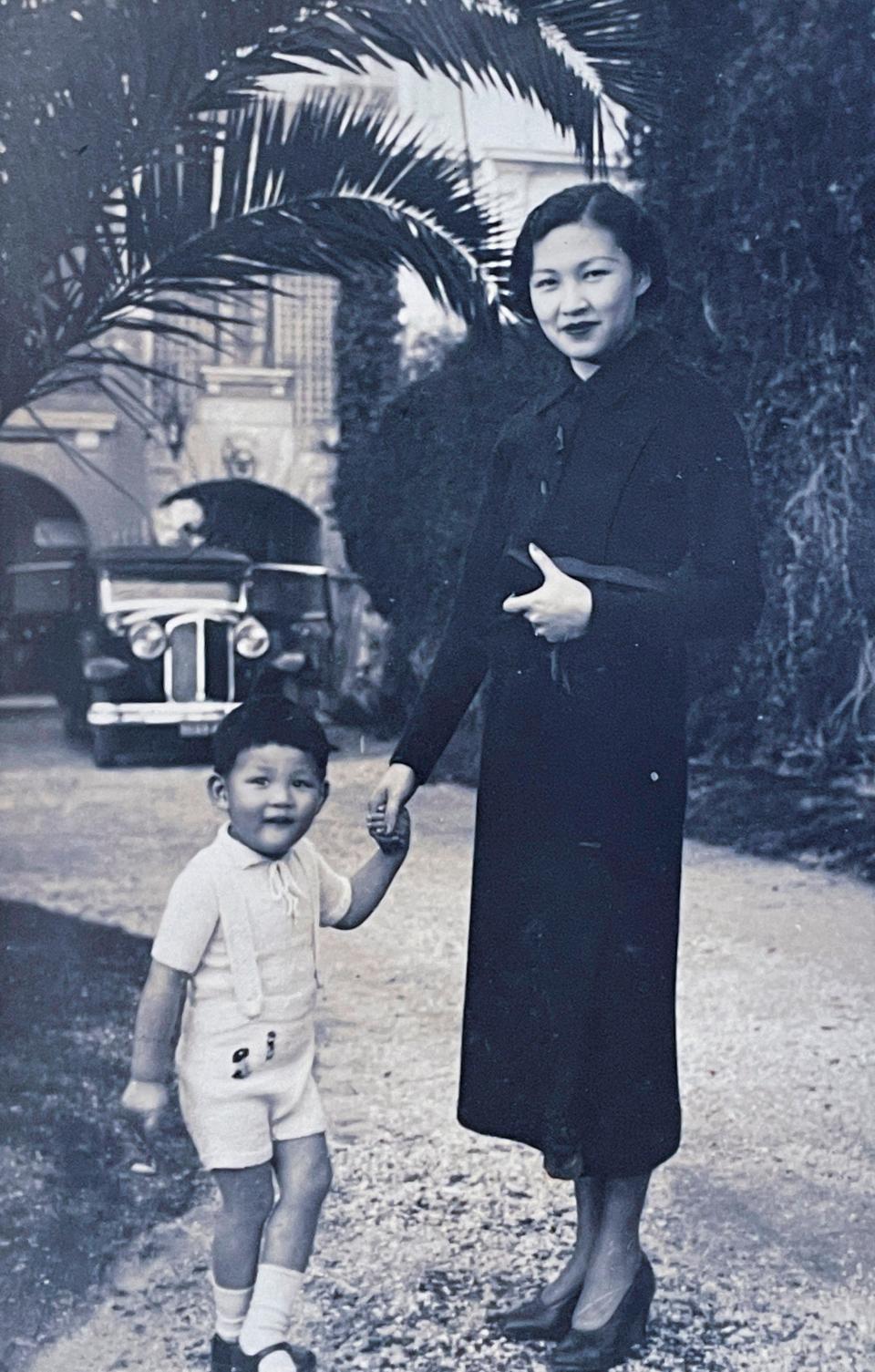 Pax Cheng is seen with his mother as a young boy ln China. Several years later, Cheng became part of Chinese efforts to thwart brutal Japanese incursions into the country.