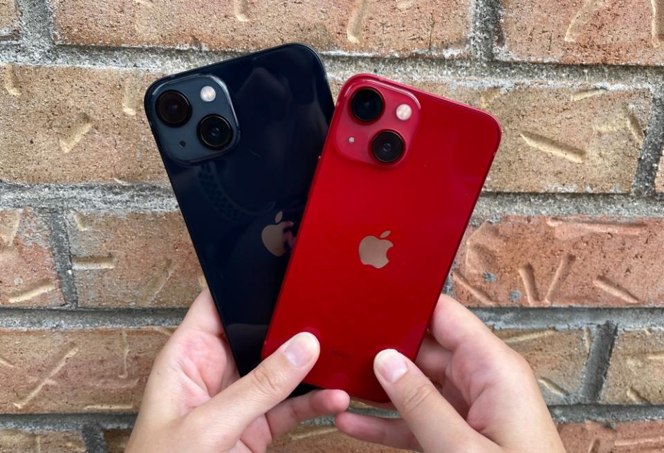 The iPhone 13 mini and iPhone 13 are identifiable by their new diagonally arranged cameras. (Image: Howley)