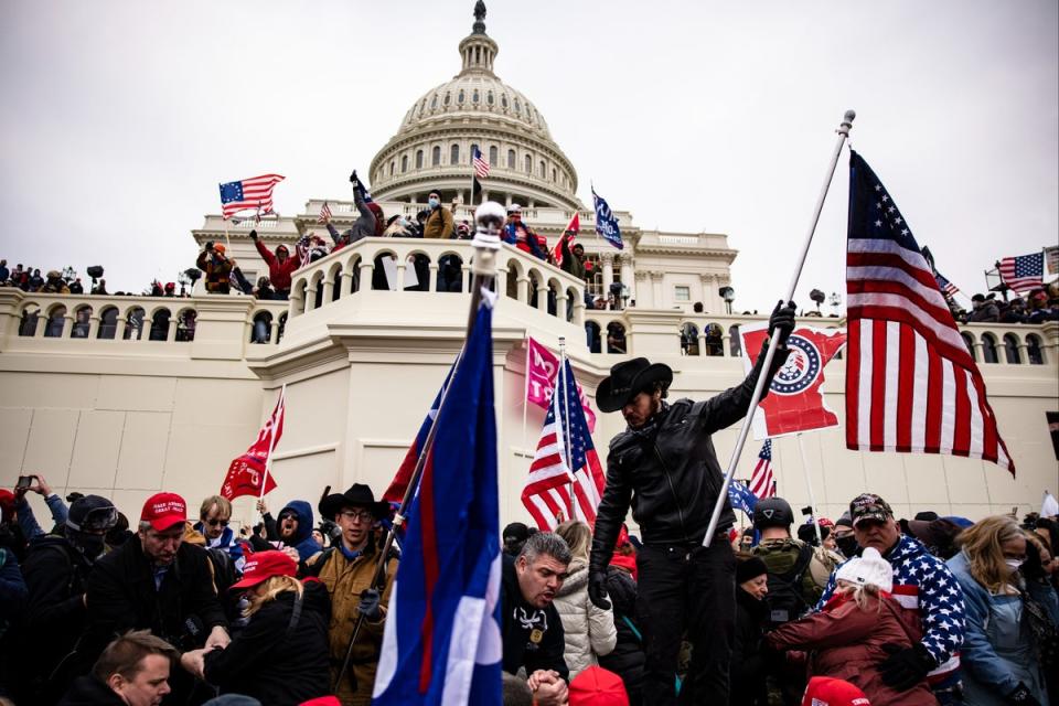 Pro-Trump-Anhänger stürmen das US-Kapitol nach einer Kundgebung mit Präsident Donald Trump am 6. Januar 2021 in Washington, D.C.  (Getty Images)