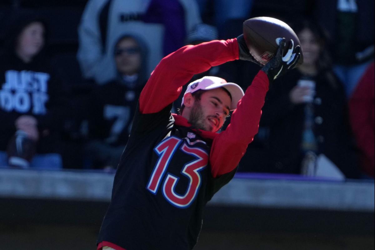 Hunter Renfrow shows off arm at NFL Pro Bowl Skills Challenge