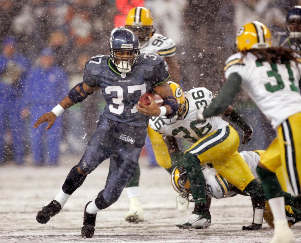 Seahawks running back Shaun Alexander ran for a season-high 201 yards against the Packers.