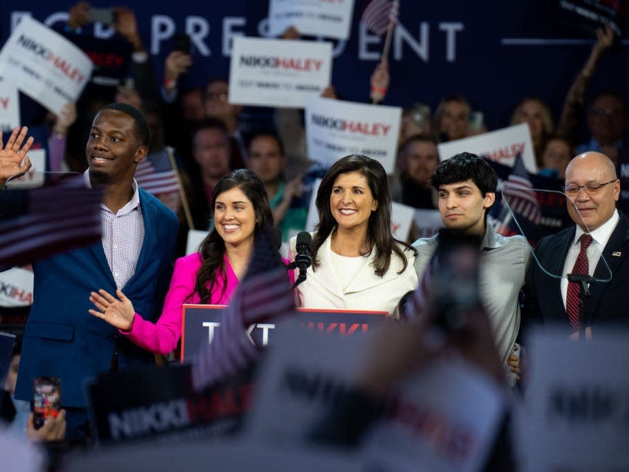 Nikki Haley S Daughter Rena Married Her College Sweetheart In A Lavish Oceanfront Wedding In