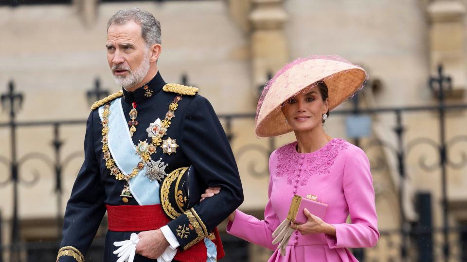 Letizia in pink with felipe to King Charles' coronation