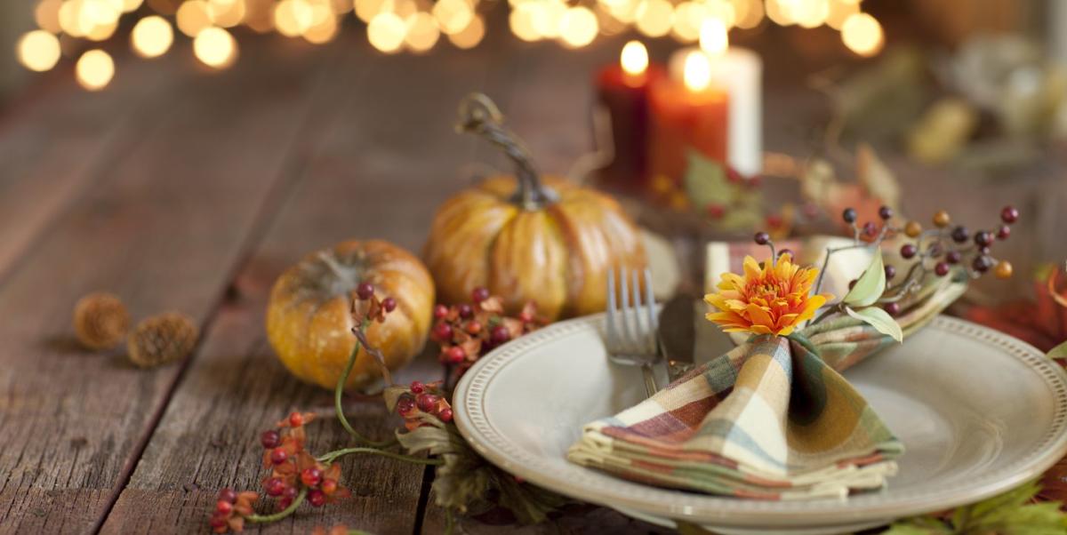 Glamorous + Modern Dinner Decor: A Styled Shoot  Feather centerpieces,  Dinner decoration, Centerpieces