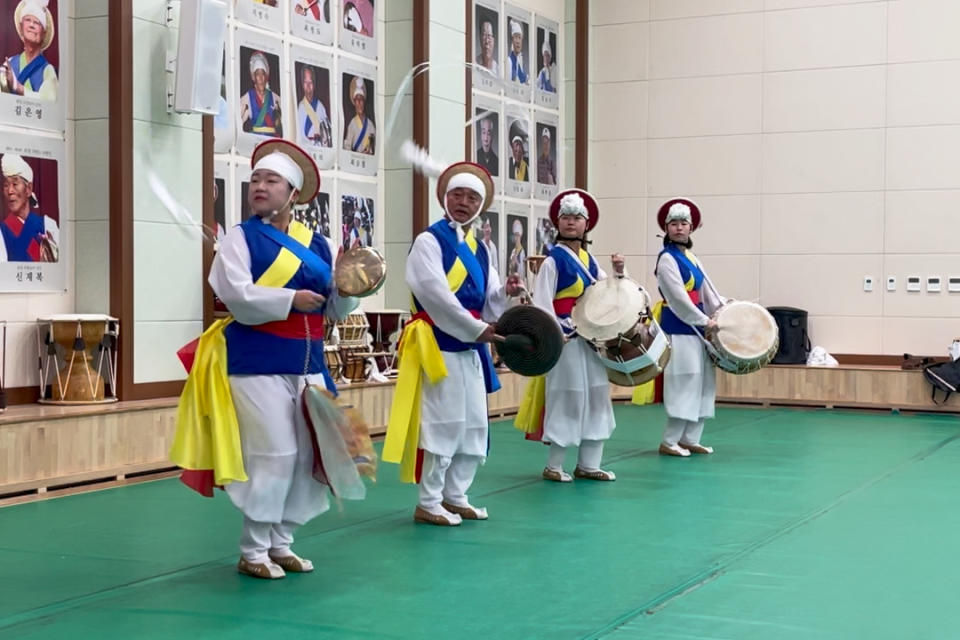 From left to right, the percussion instruments are: kkwaenggwari, jing, janggu, and buk. (Photo: Lim Yian Lu)