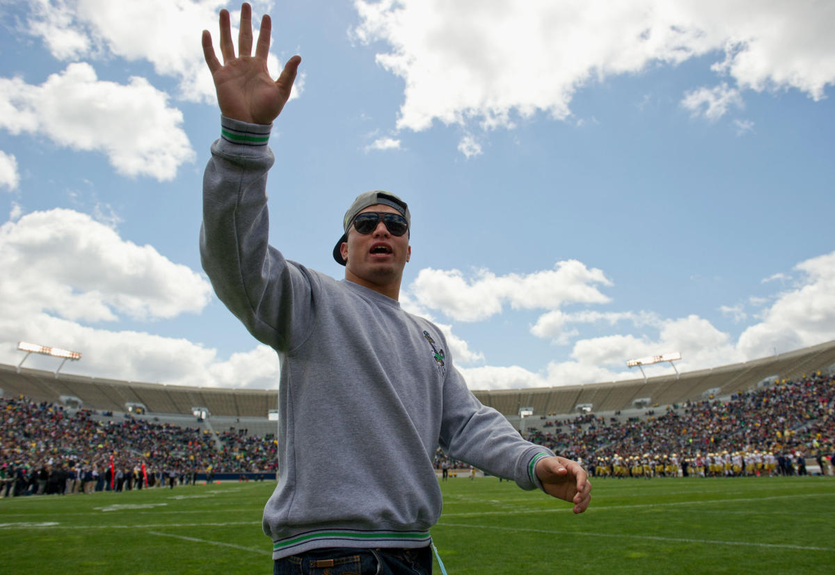 Chicago Bears SIGN Manti Te'o - Bears Fan Reacts 