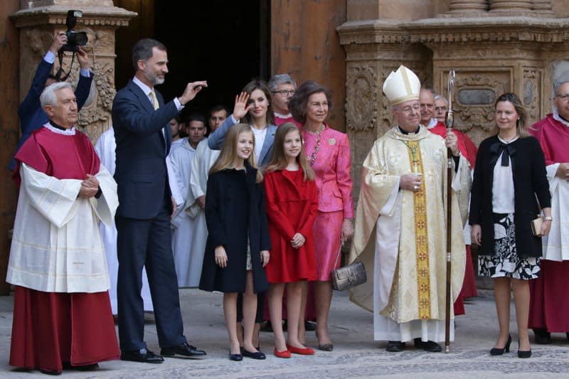 Los reyes Felipe y Letizia con la princesa Leonor y la infanta Sofía 