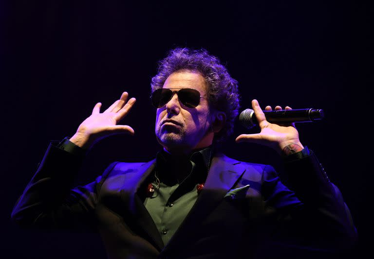 Andrés Calamaro y Andrés Tartúfoli mantienen hace tiempo una amistosa relación, de ese vínculo y sus conversaciones surgió el tema "El nadador", que pronto verá la luz