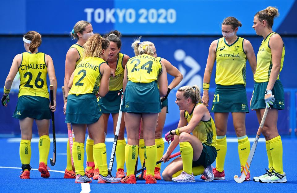 Players of Australia plan a penalty corner during their women's quarter-final match of the Tokyo 2020 Olympic Games field hockey competition against India, at the Oi Hockey Stadium in Tokyo, on August 2, 2021. (Photo by CHARLY TRIBALLEAU / AFP) (Photo by CHARLY TRIBALLEAU/AFP via Getty Images)