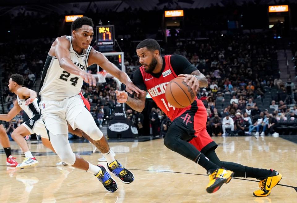 DJ Augustin tries to advance against Dejounte Murray