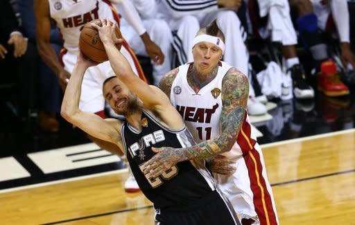 Pese a la paliza, la mayor que reciben en la postemporada de este año, los Spurs cumplieron su objetivo de irse de Miami con un triunfo, tras haber ganado el primer encuentro en la noche del jueves por 92-88. (GettyImages/AFP | Streeter Lecka)